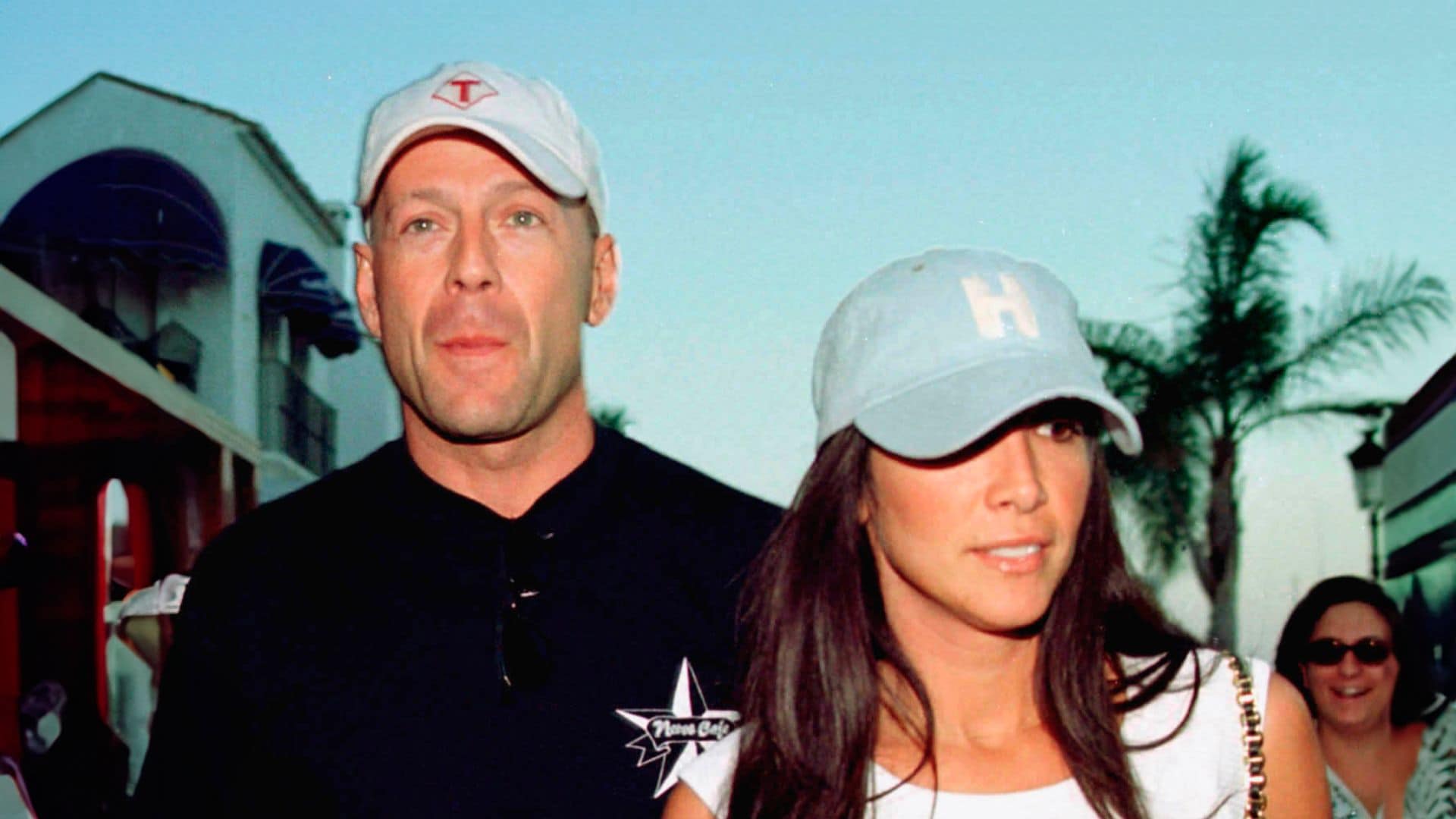 María Bravo, ex de Bruce Willis, da el último adiós a su padre arropada por el cariño de Hollywood