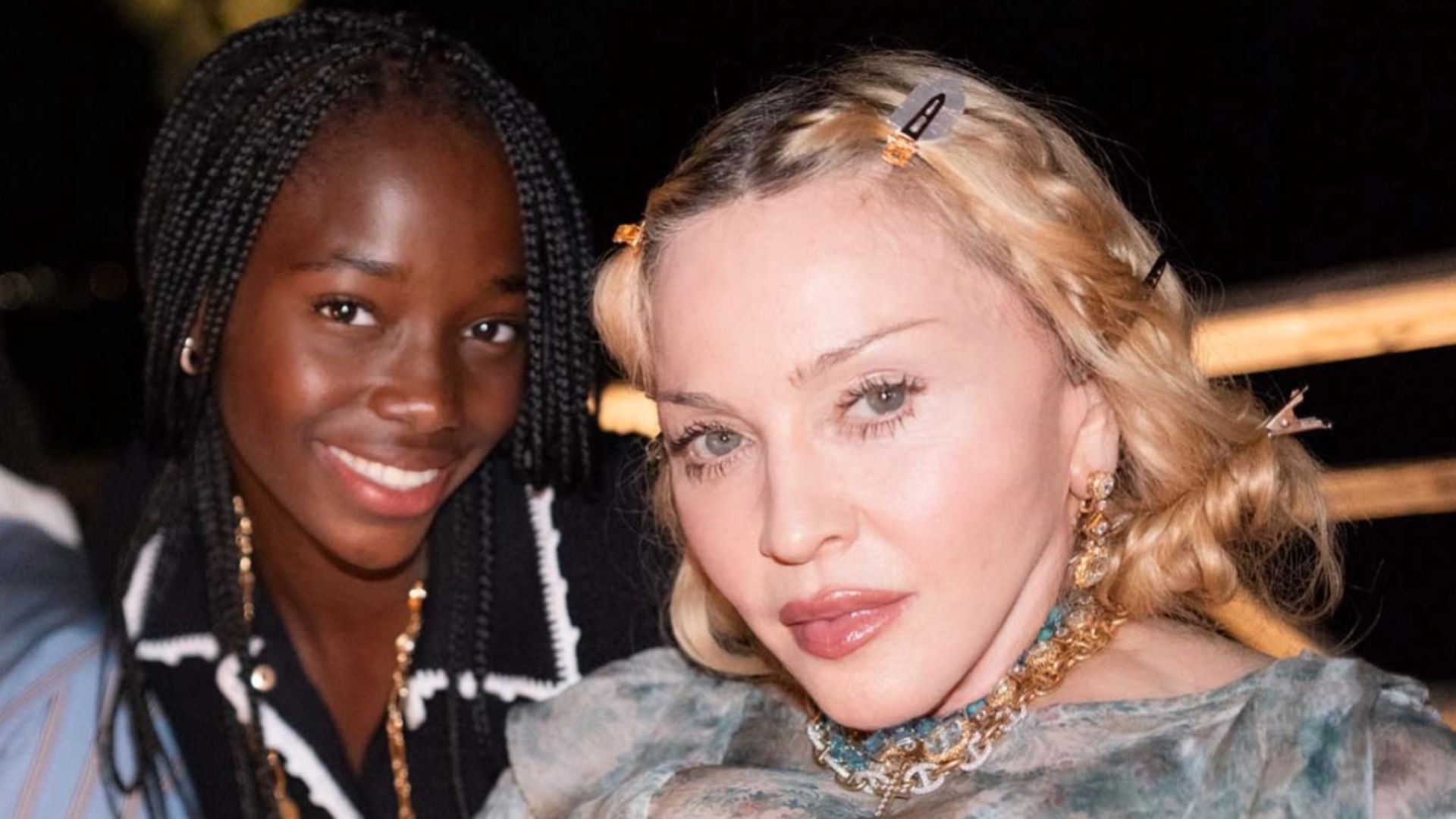 Madonna con una de sus hijas gemelas
