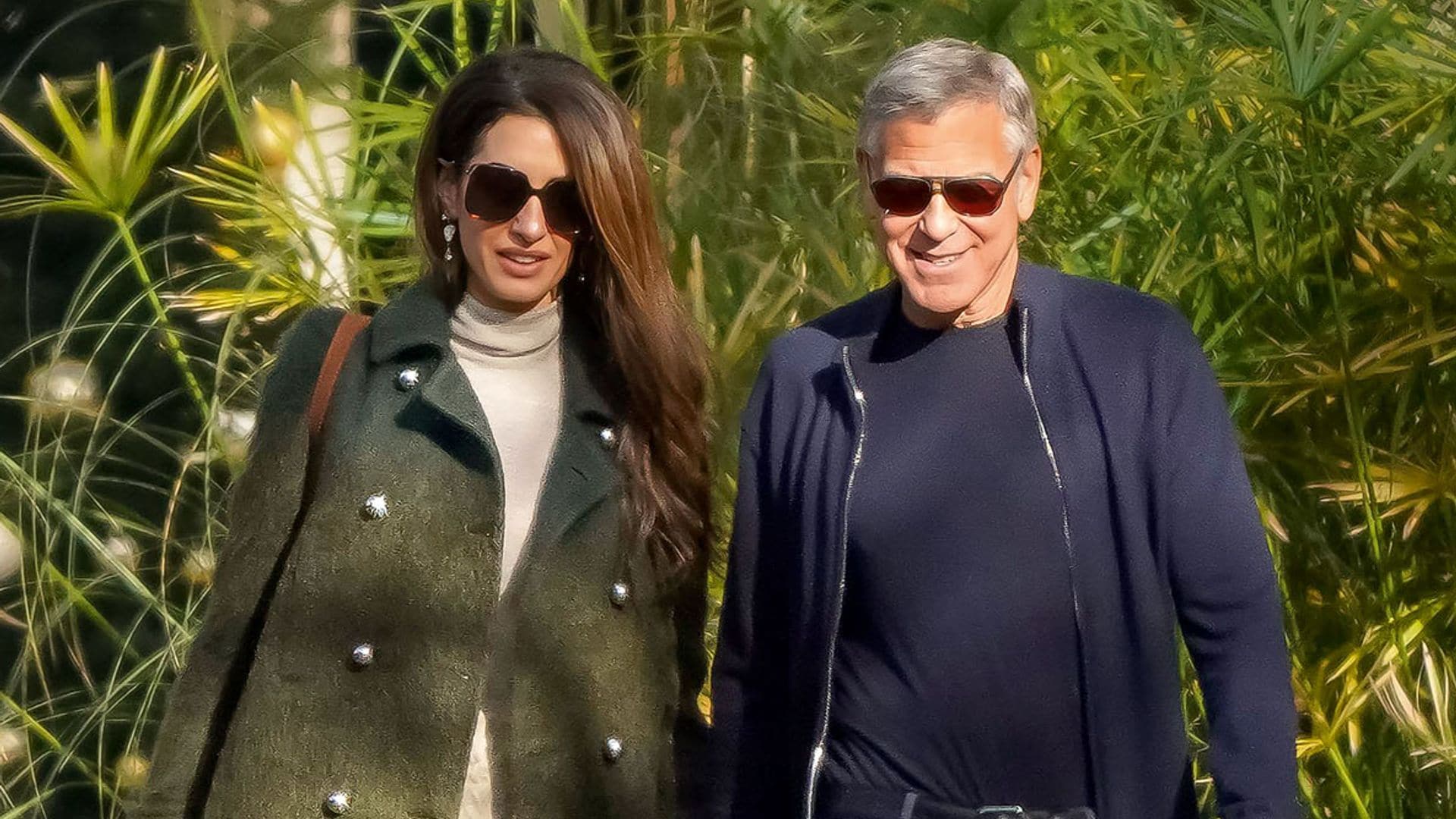 George y Amal Clooney paseando plácidamente