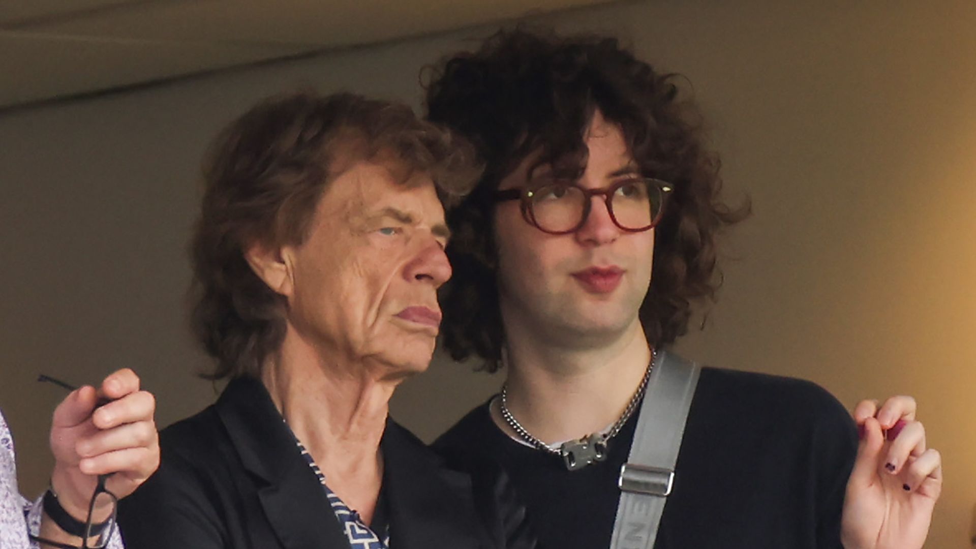 El hijo de Mick Jagger reacciona con dureza a las 