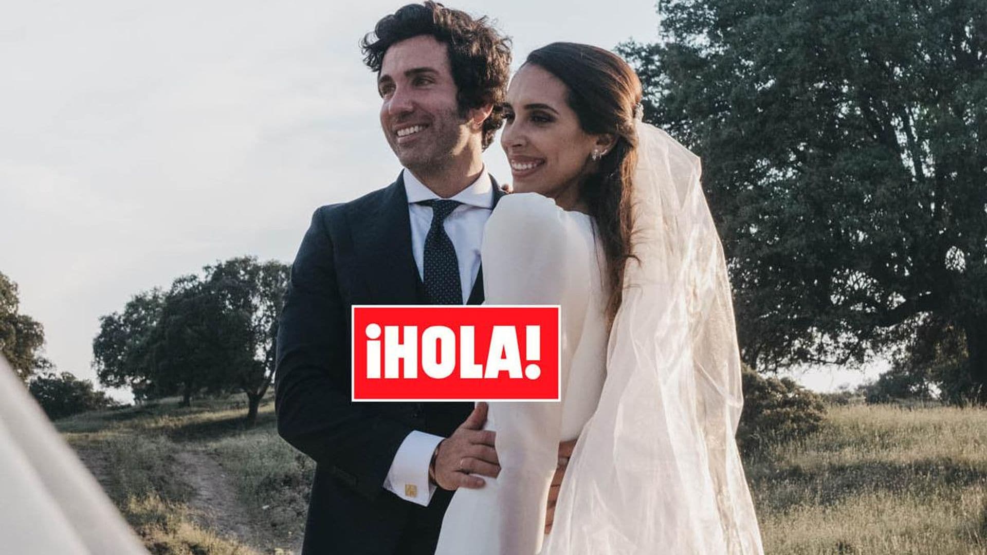 Entramos en la boda con sabor flamenco de Carolina Trillo, hija de Encarna Salazar: de su segundo vestido de novia a las imágenes no vistas del ‘sí, quiero’