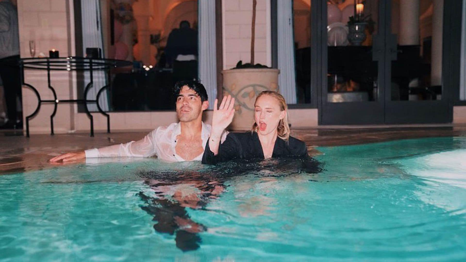 Sophie Turner celebra su aniversario de boda junto a Joe Jonas con fotos inéditas