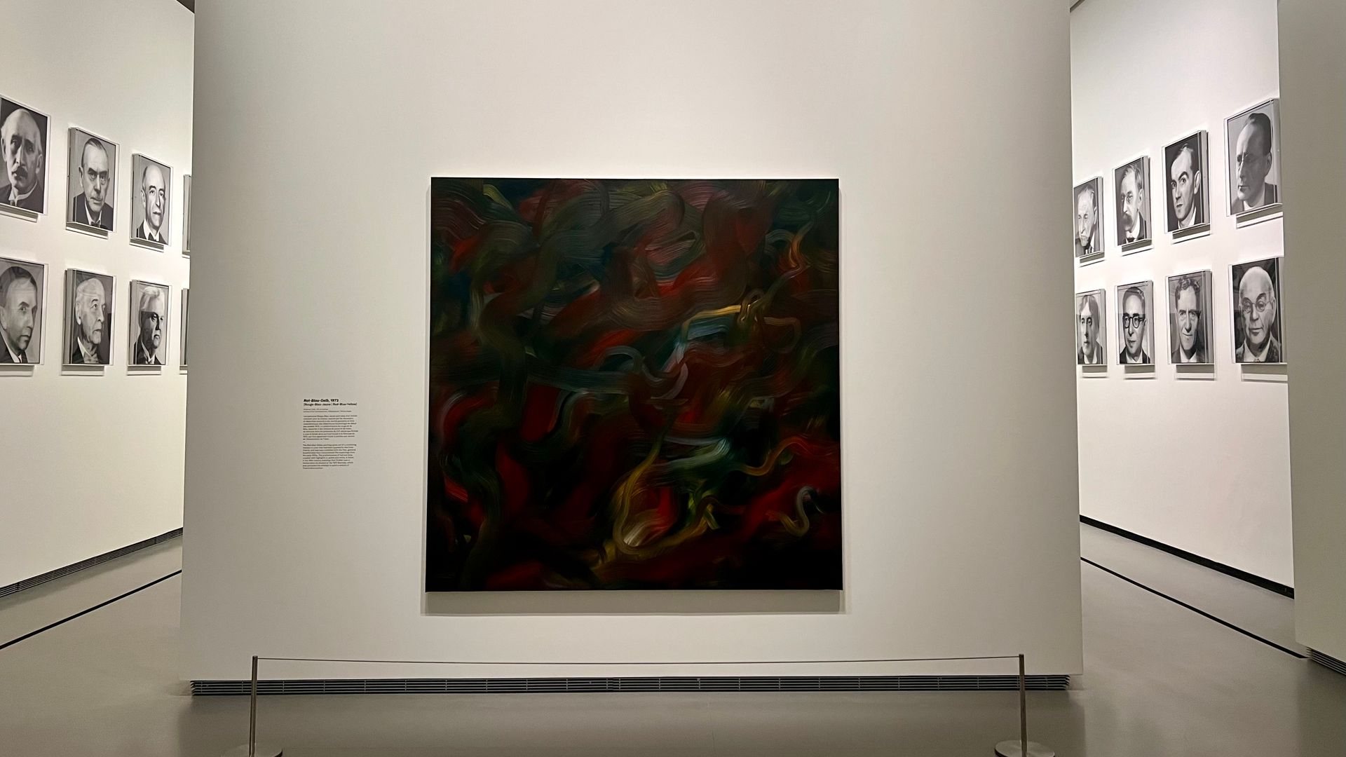 La exposición se acompaña de una experiencia musical por Max Richter