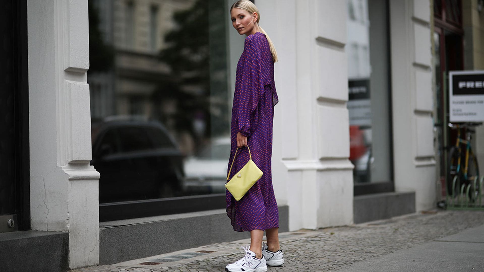 Vestido con deportivas: las combinaciones que mejor funcionan