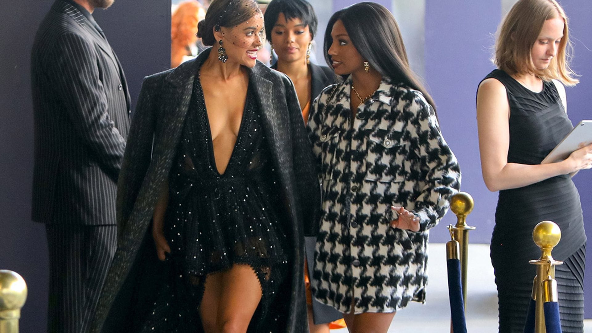 El traje de lentejuelas que llevó Beyoncé en una Gala MET reaparece en... ¡una fiesta de 'Gossip Girl'!