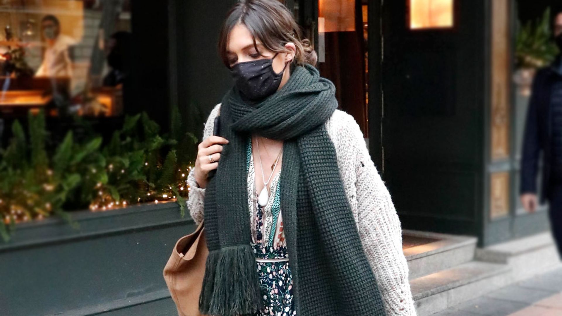 Los looks con truco de Sara Carbonero e Isabel Jiménez para su plan gastronómico