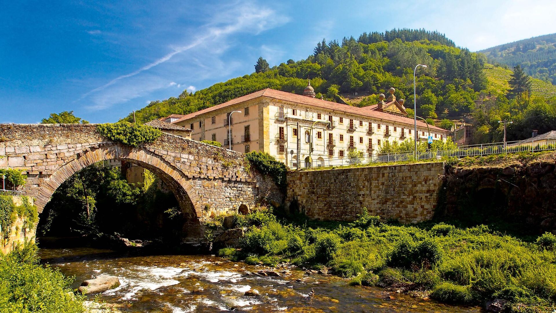 Fuentes del Narcea: bosques, osos y cunqueiros