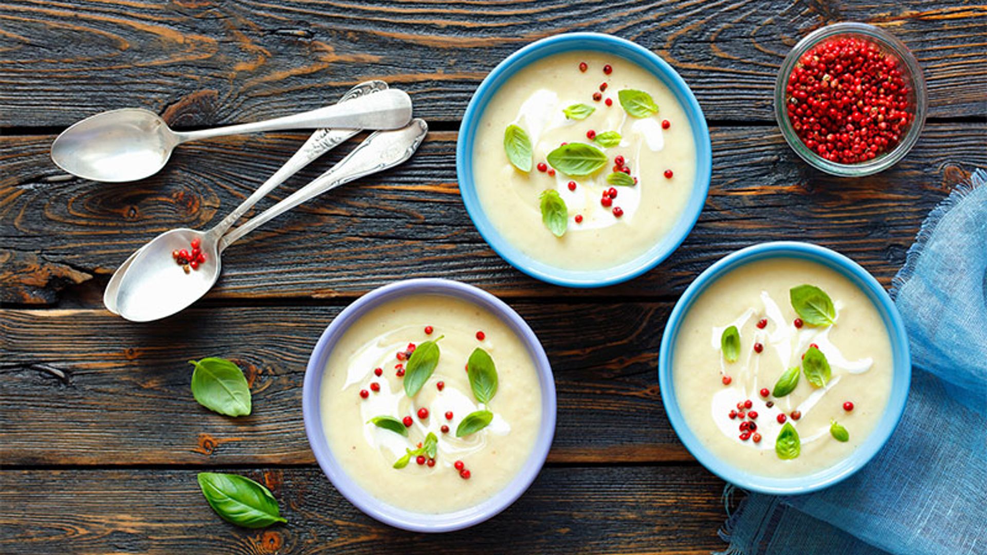 Crema de apionabo y puerro a la pimienta rosa