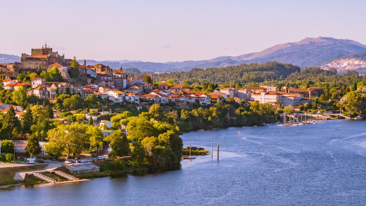 Así es la encantadora ciudad gallega transfronteriza que se asoma a las aguas del Miño