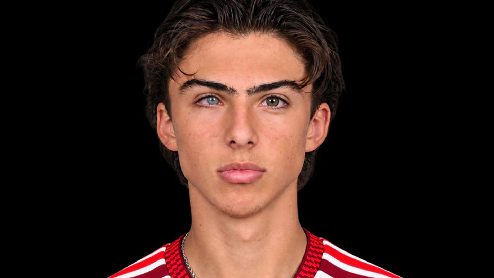 Gabriel Arteta Bernal, de 17 años, es el hijo mayor de Lorena Bernal y Mikel Arteta y comienza a abrirse camino en el fútbol 