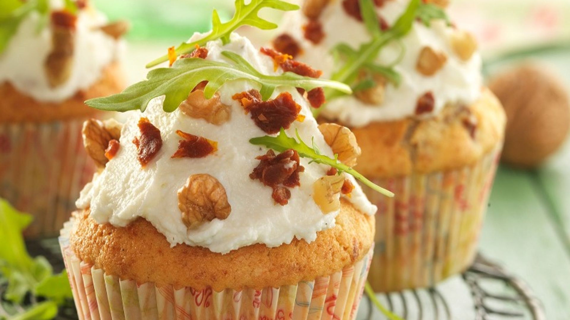 'Cupcakes' de tomates secos, rúcula y 'mozzarella'