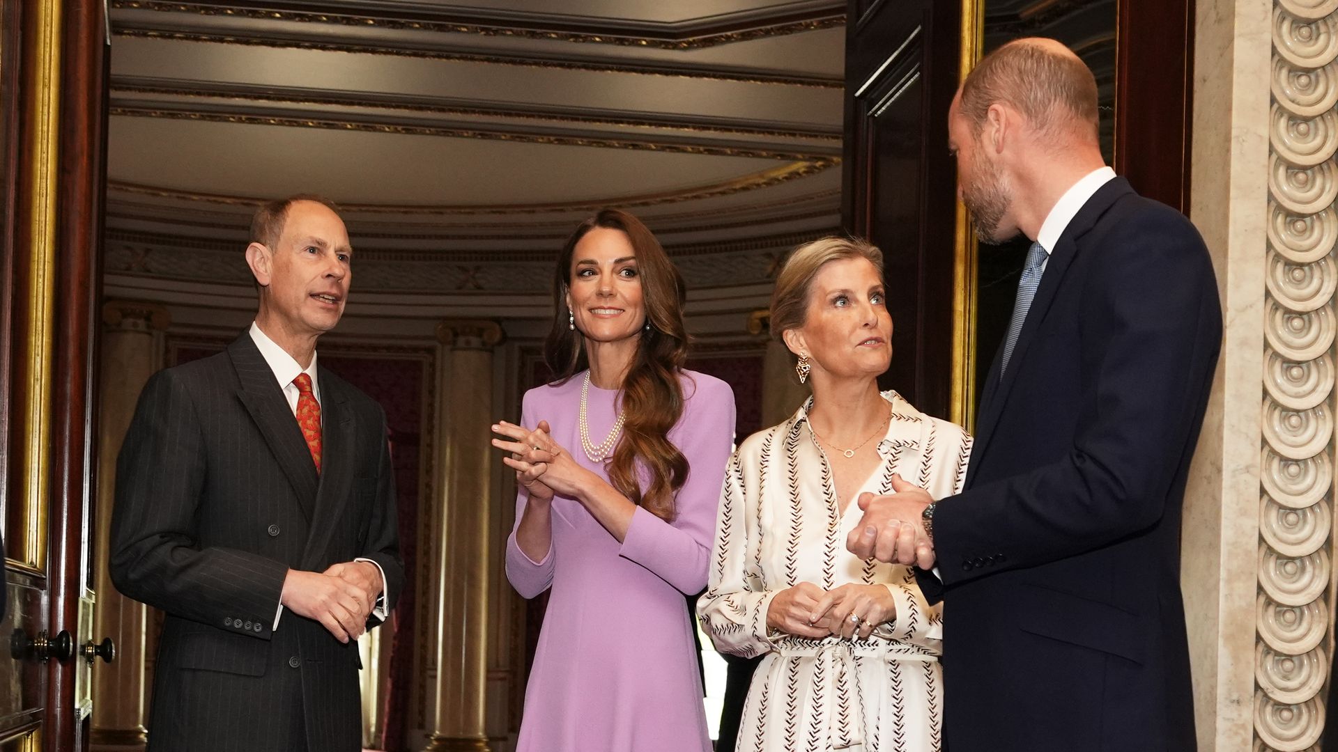 La naturalidad de Kate Middleton en el homenaje a Isabel II se hace viral: risas con Guillermo y un gesto que lo dice todo