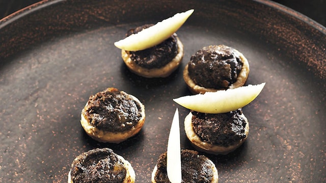 tartaletas de morcilla y compota de manzana