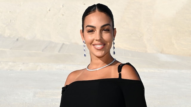 Georgina Rodriguez en "Le Papier (The Paper)" Jacquemus' Fashion Show en Arles, Francia, en junio de 2022.