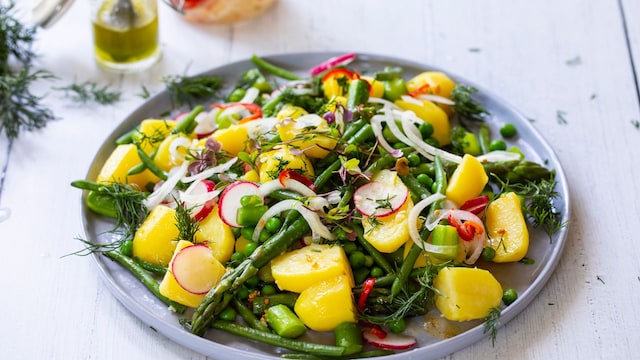 Ensalada de patatas y guisantes