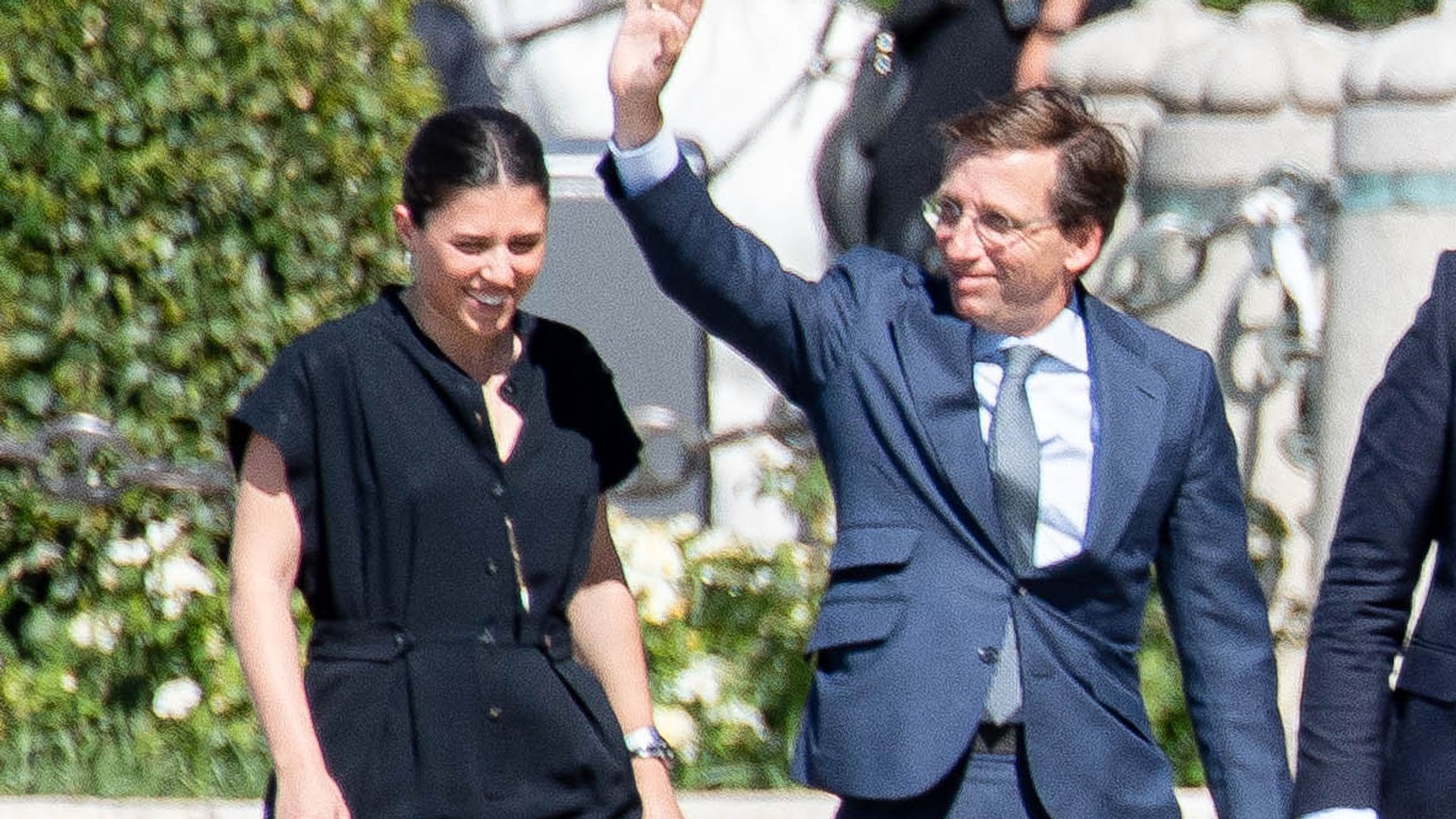 Teresa Urquijo, experta en protocolo con un elegante vestido