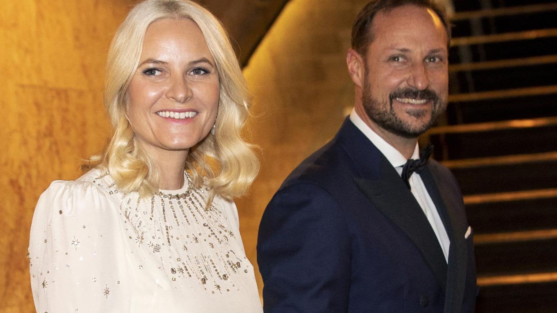 Mette Marit de Noruega reaparece tras su último percance de salud