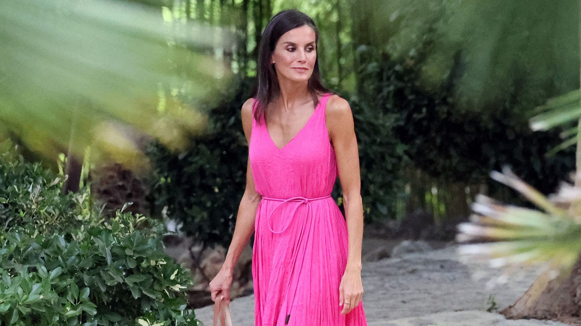 La maleta de la reina Letizia para sus vacaciones en Mallorca: 10 prendas que nunca fallan