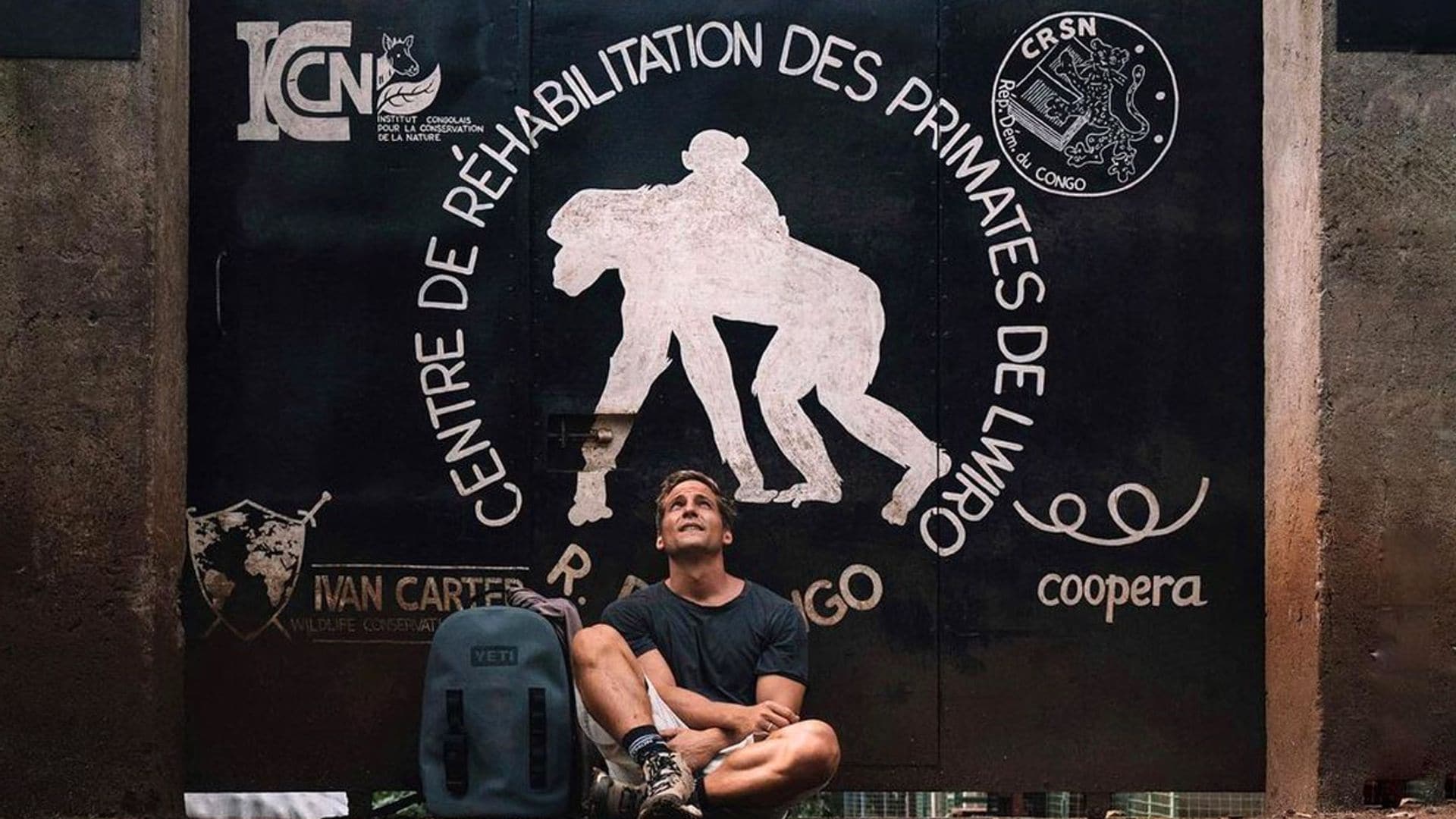 La emocionante aventura del 'influencer' Gotzon Mantuliz en un santuario de chimpancés en el Congo
