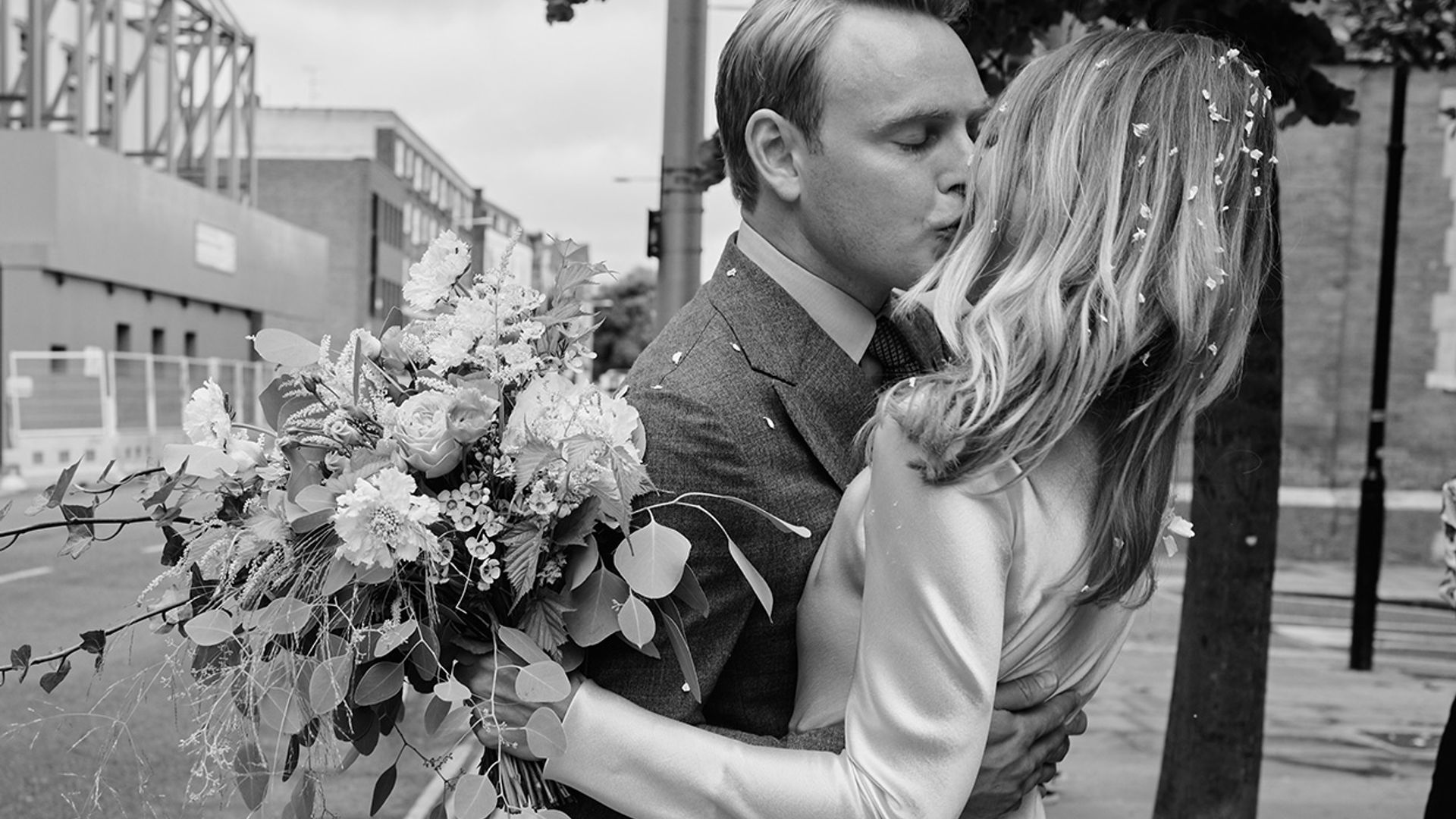 La boda de Robyn, la novia del vestido lencero que ha dado la vuelta al mundo
