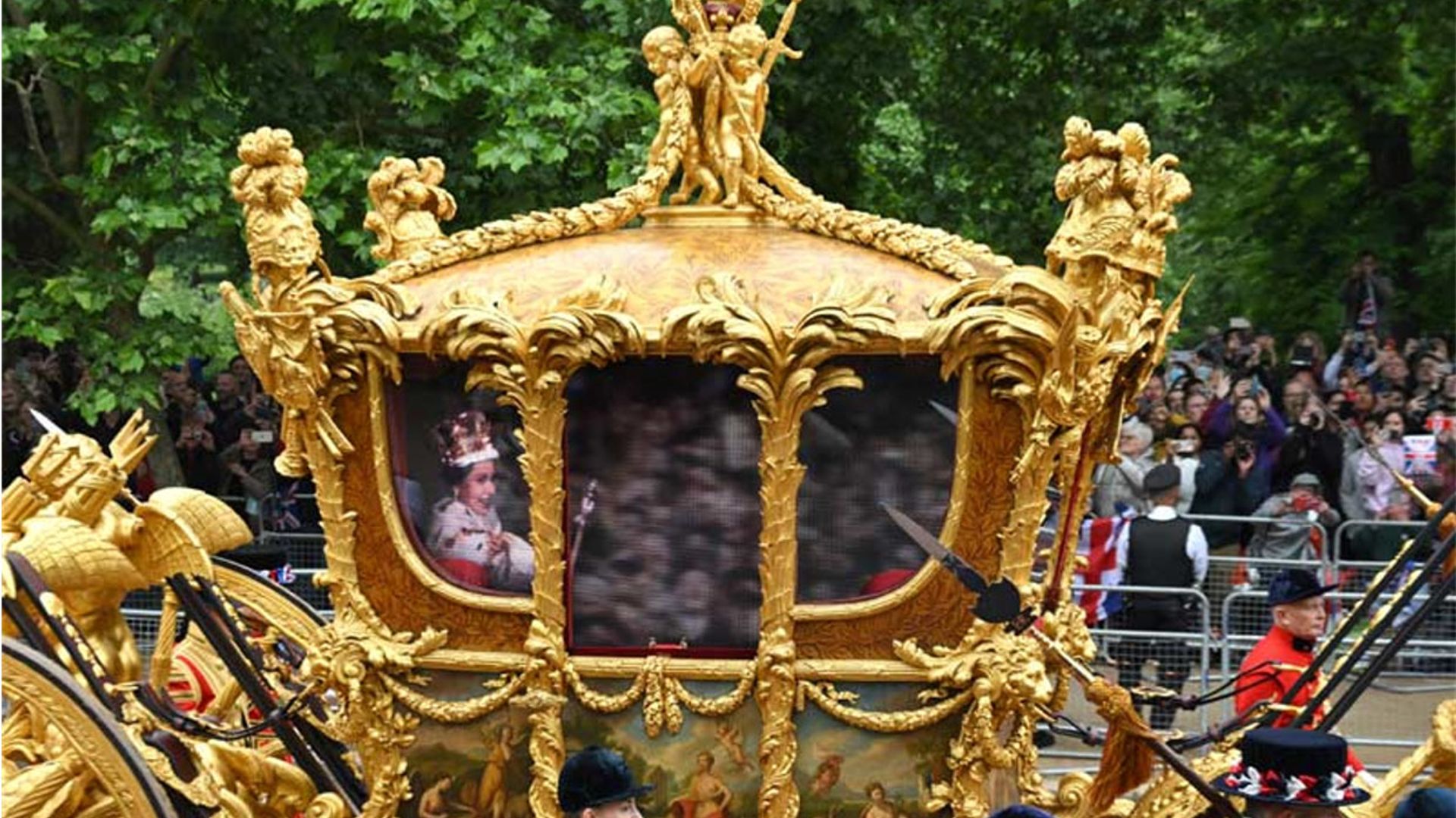 Del holograma de la Reina a los momentazos de Louis: el Jubileo de Platino de Isabel II en menos de cinco minutos