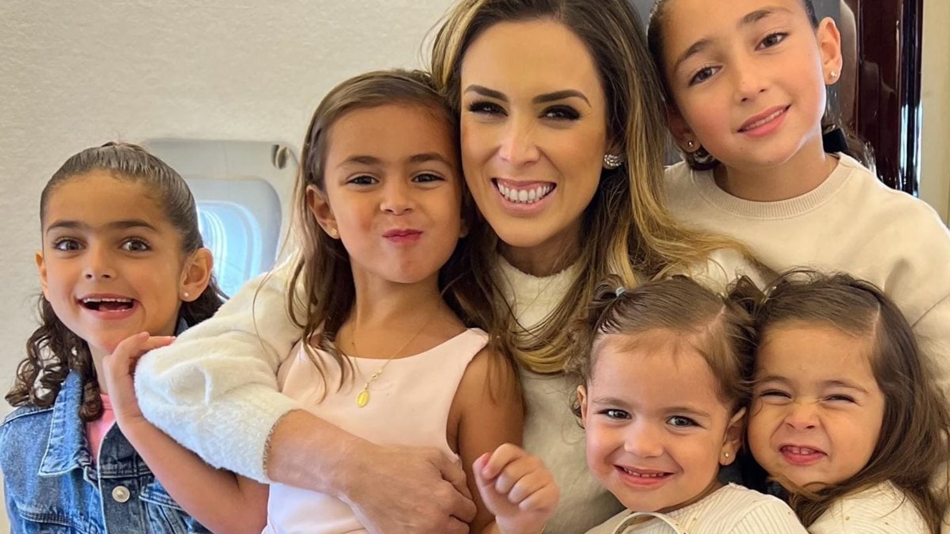 Jacky Bracamontes presume el encuentro de sus hijas con Shakira