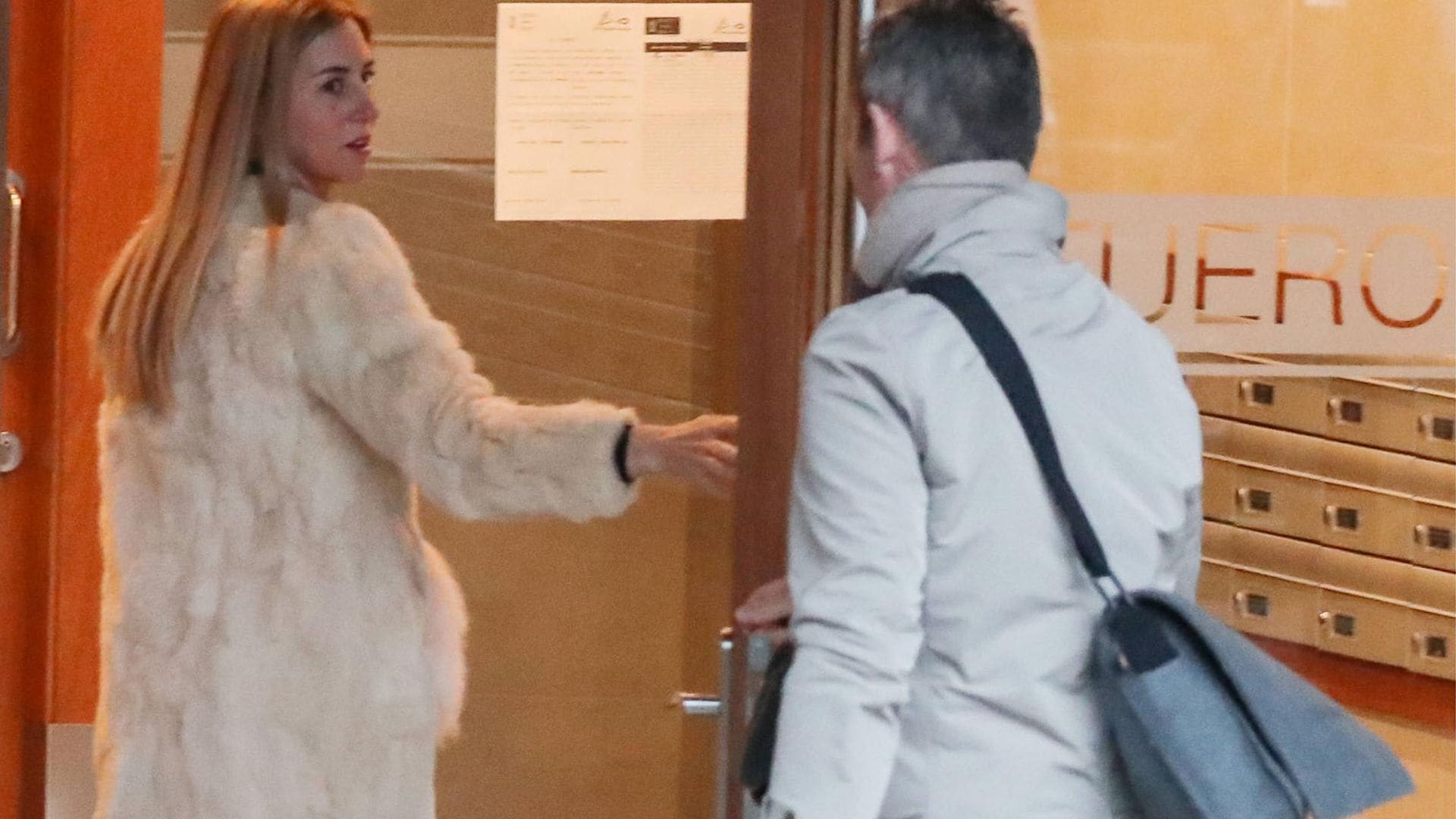 Iñaki Urdangarin y Ainhoa Armentia ya no se esconden: las imágenes acudiendo juntos al trabajo