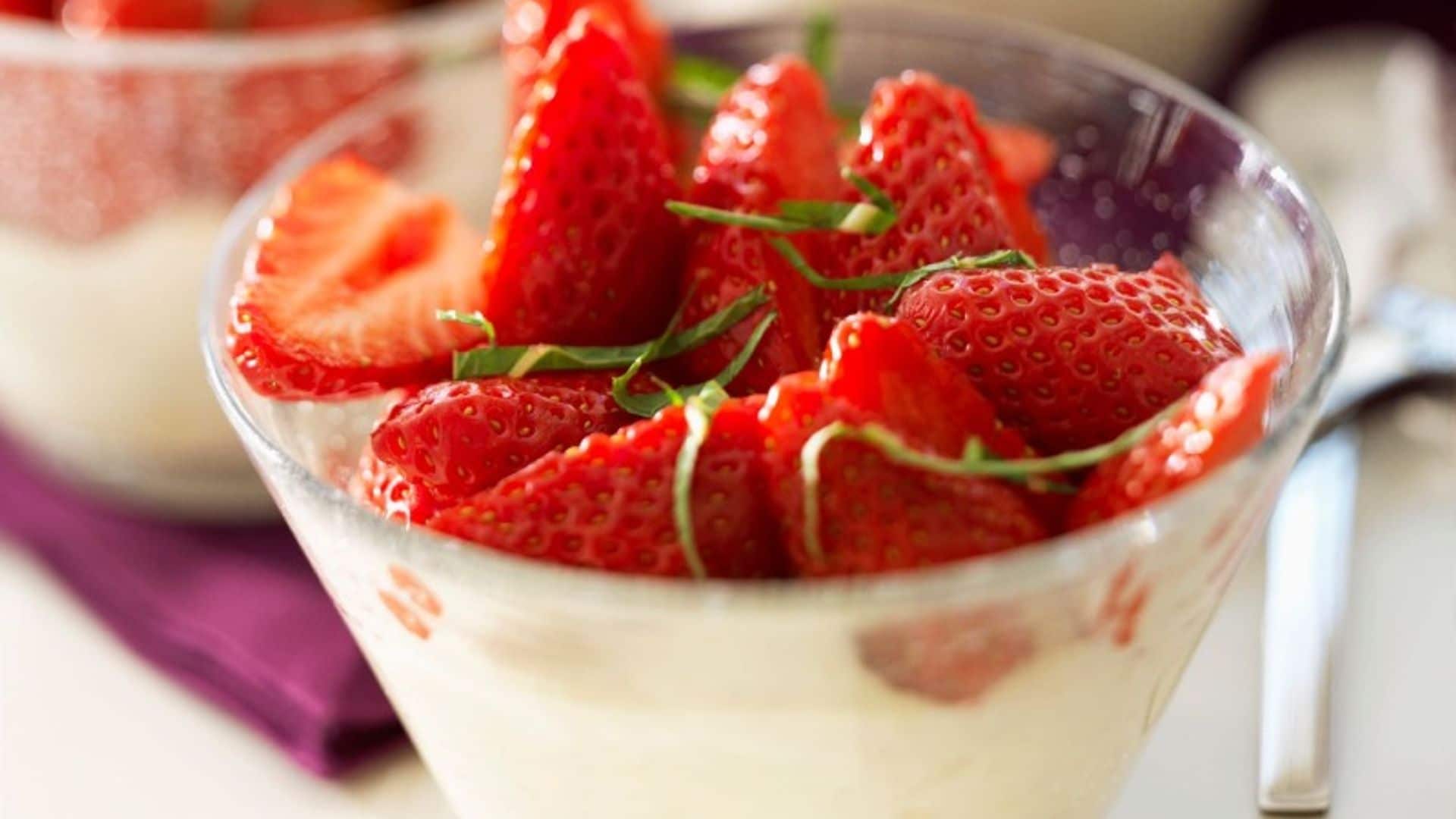 Copa de queso fresco con fresas