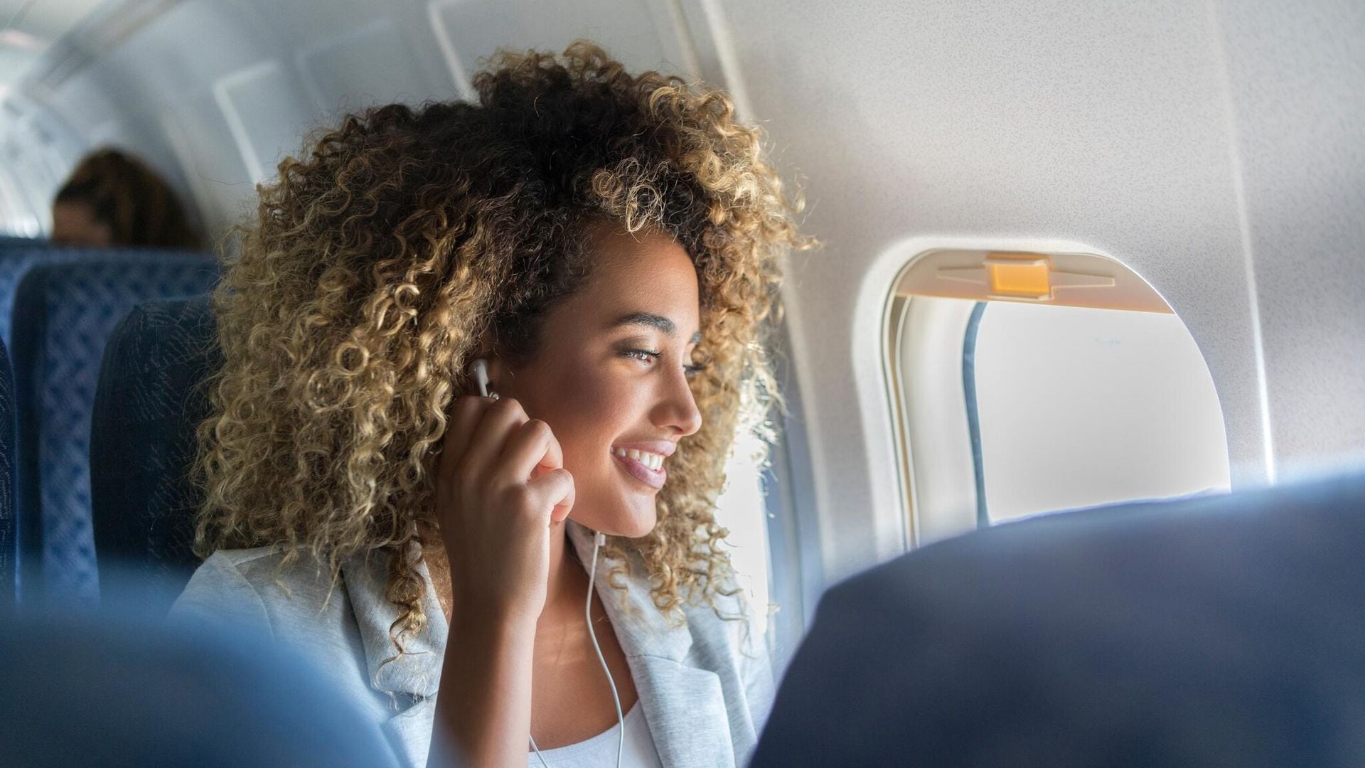 7 prácticos tips para que tu viaje en avión sea más placentero