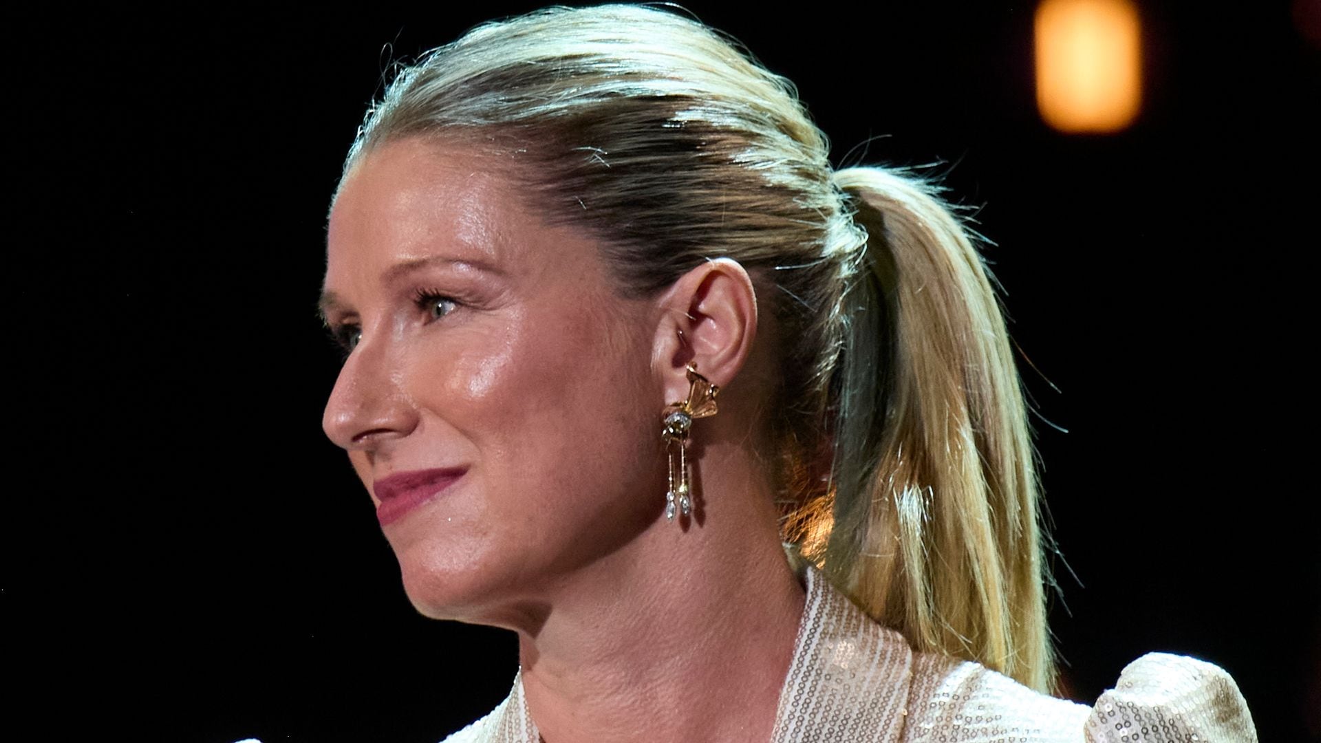 Anne Igartiburu emociona con una imagen de su infancia: "Nunca olvidaré la niña que fui para honrar la mujer que soy"