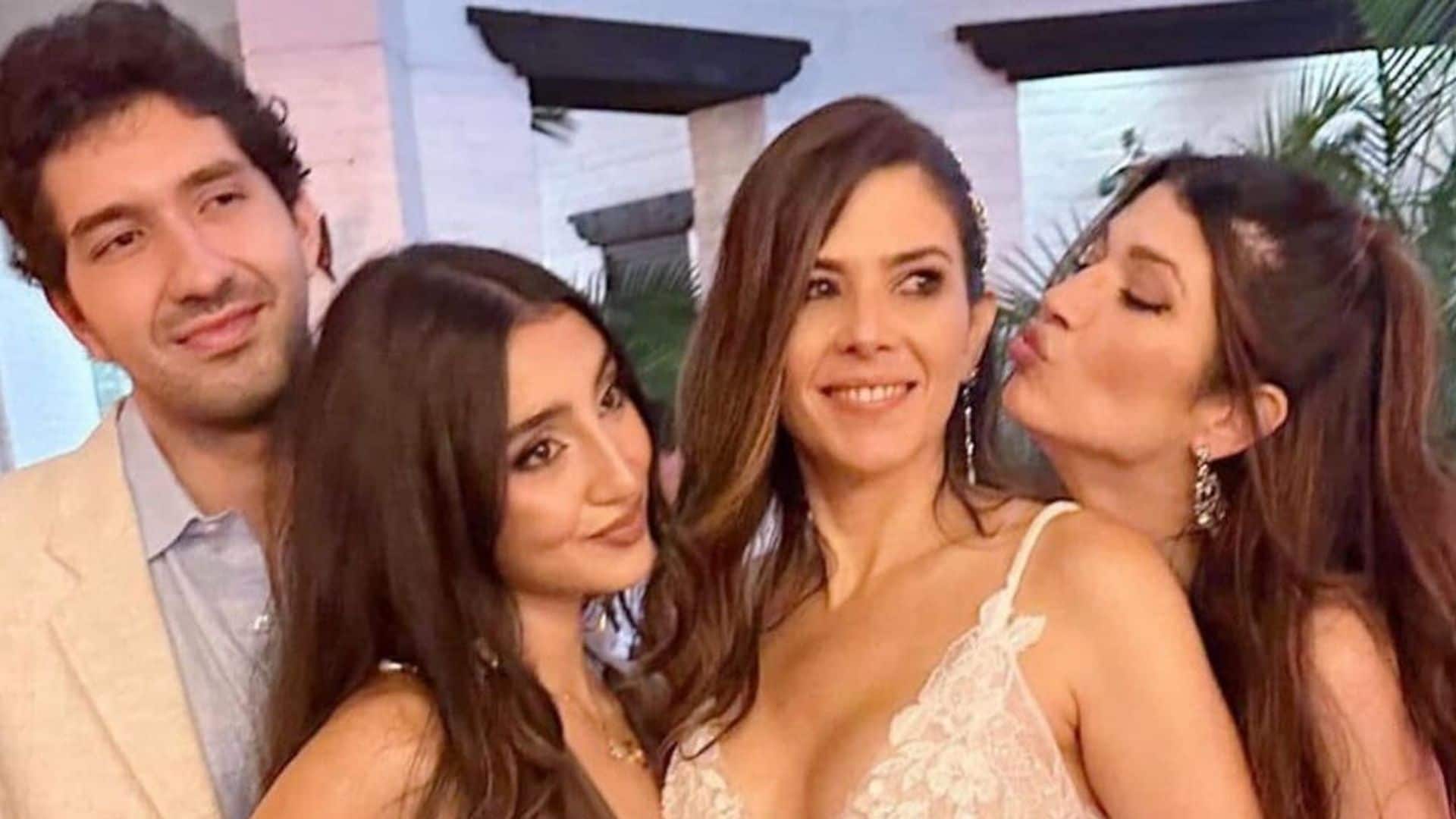 Valentina y Emiliano, hijos menores de ‘El Potrillo’, cantaron en la boda de su mamá, Ximena Díaz