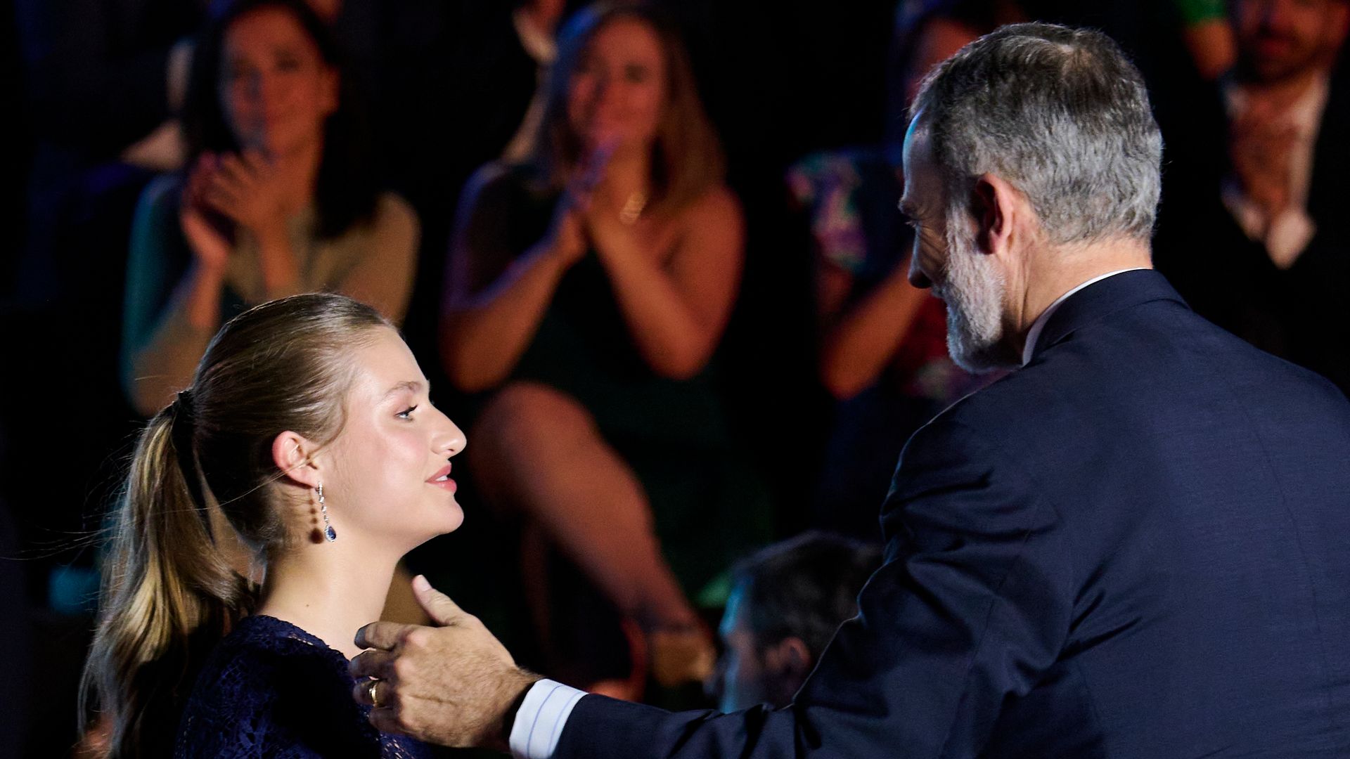 Felipe VI declara su orgullo al agradecer la implicación de sus hijas en la vida institucional