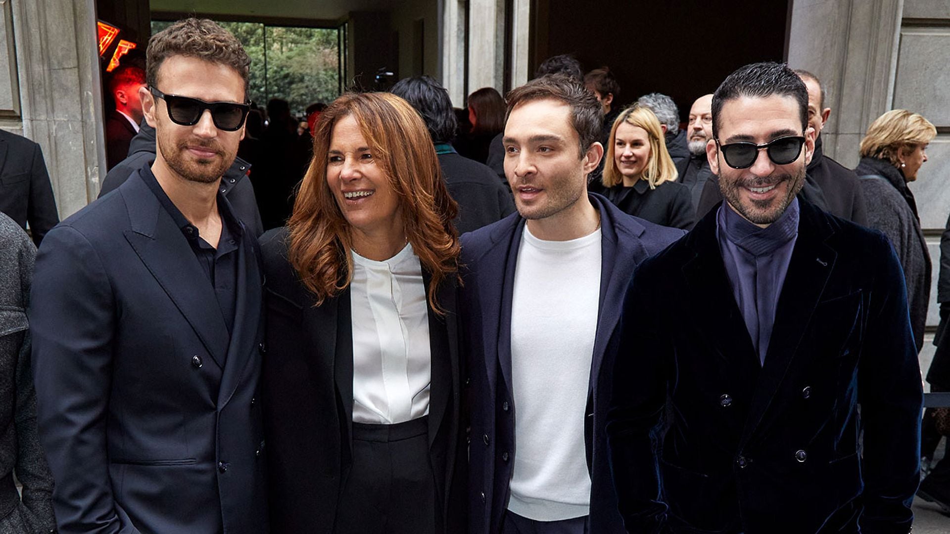 Miguel Ángel Silvestre conquista Milán junto a Theo James ('The White Lotus') y Ed Westwick ('Gossip Girl')