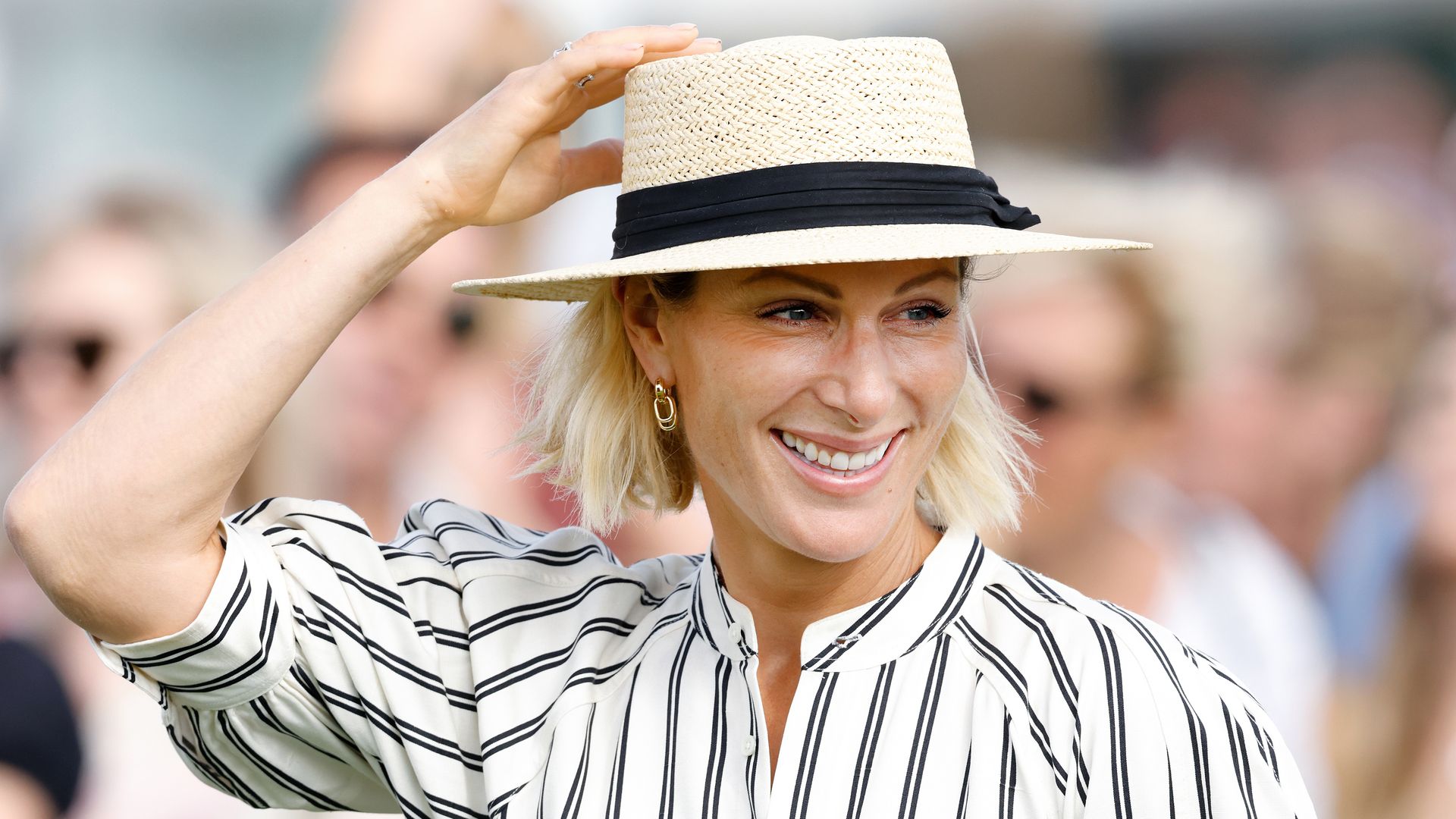 Zara Tindall, la más chic con vestido camisero y complementos artesanales en su última cita ecuestre