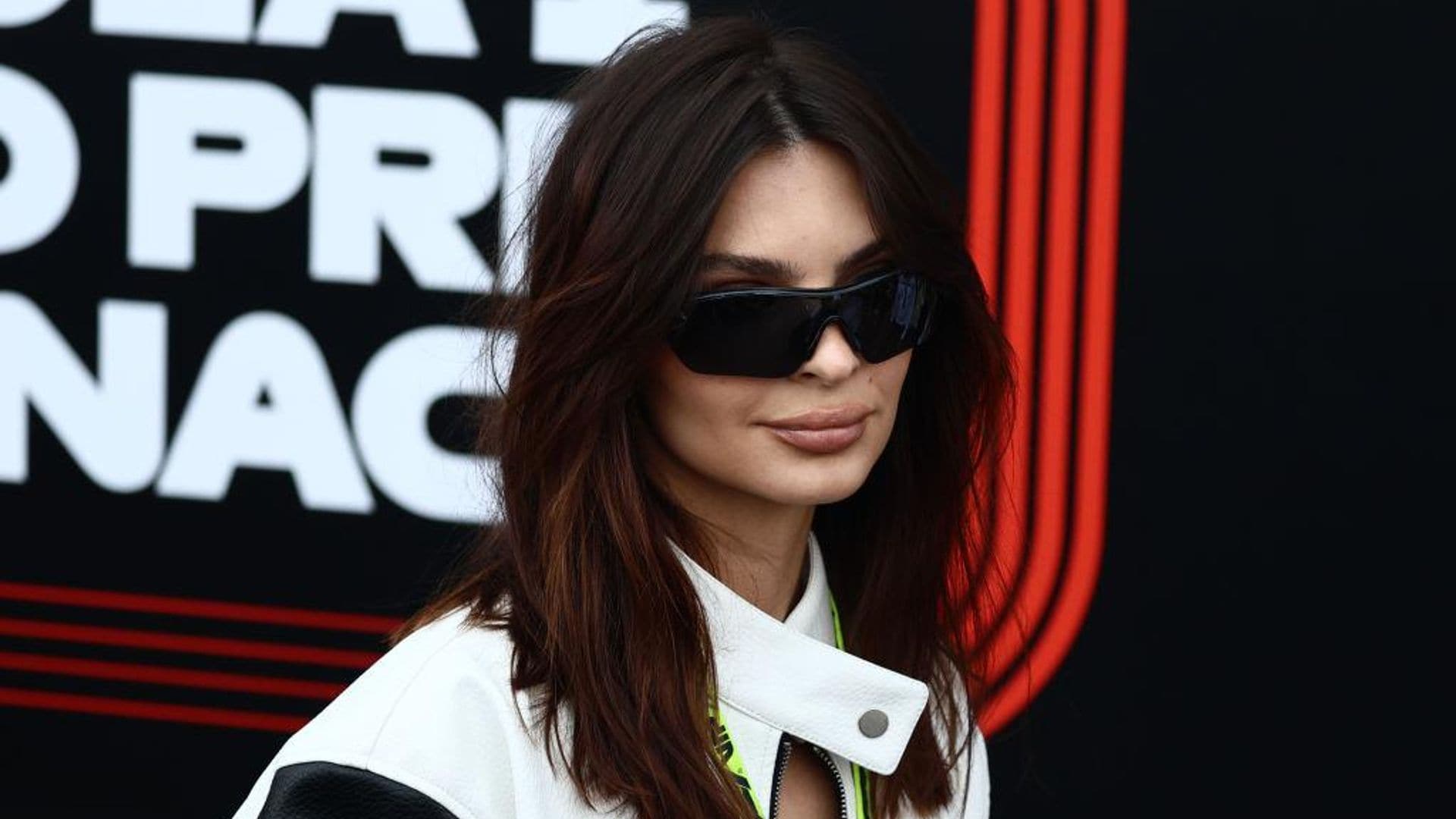 Emily Ratajkowski sorprende con el mejor ‘look’ para los amantes de la Fórmula 1