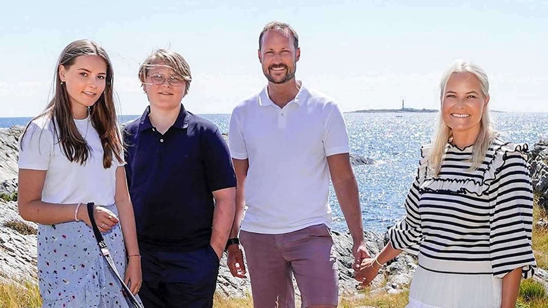 En familia y con el mar de fondo: así inaugura el verano (y celebra su cumpleaños) Haakon de Noruega
