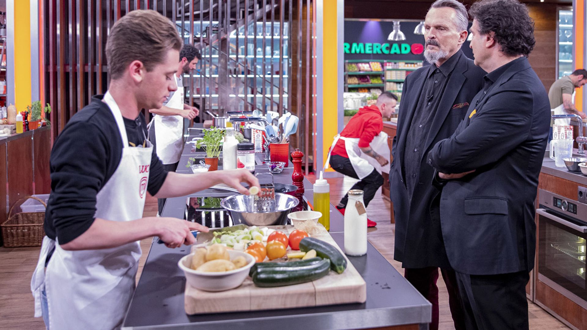 MasterChef: homenaje a los abuelos y la visita de Miguel Bosé