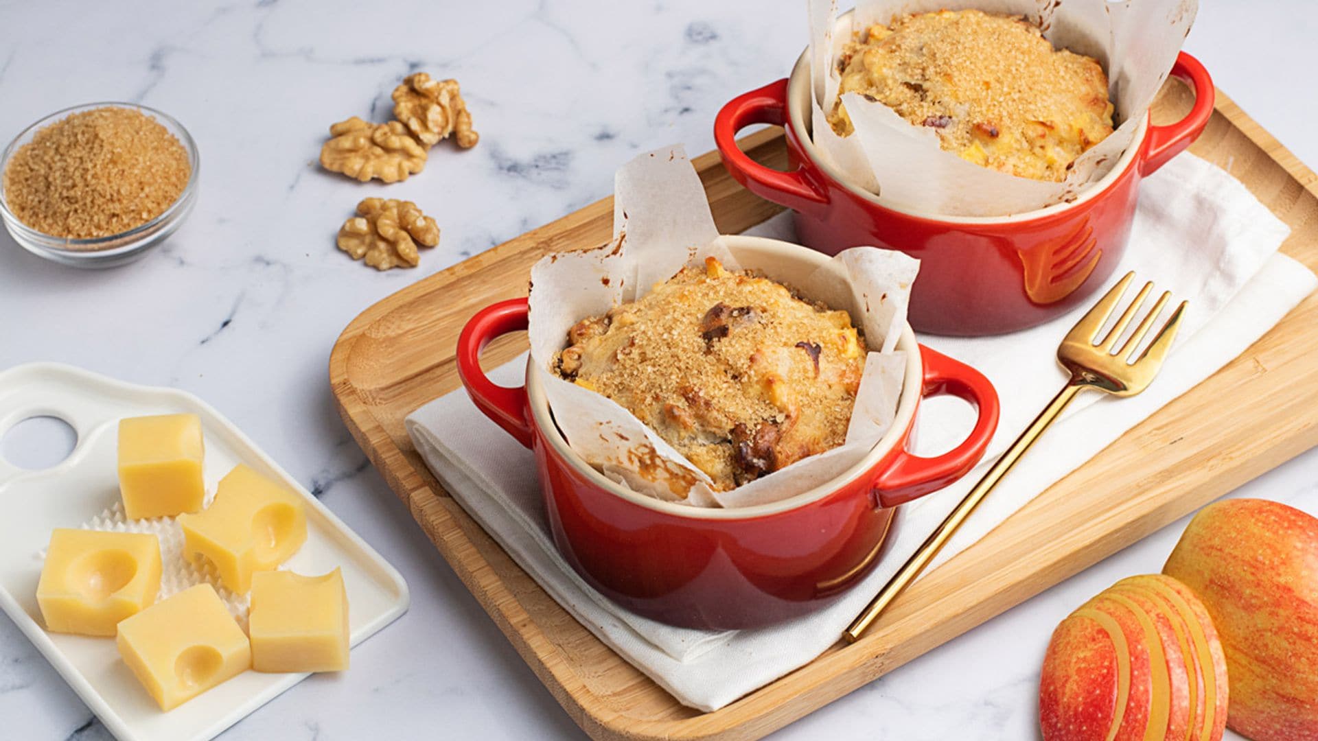 Minitartas de manzana, dátiles y queso Emmental