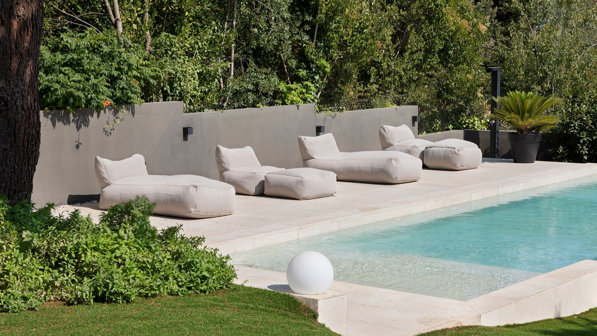 Exterior con piscina