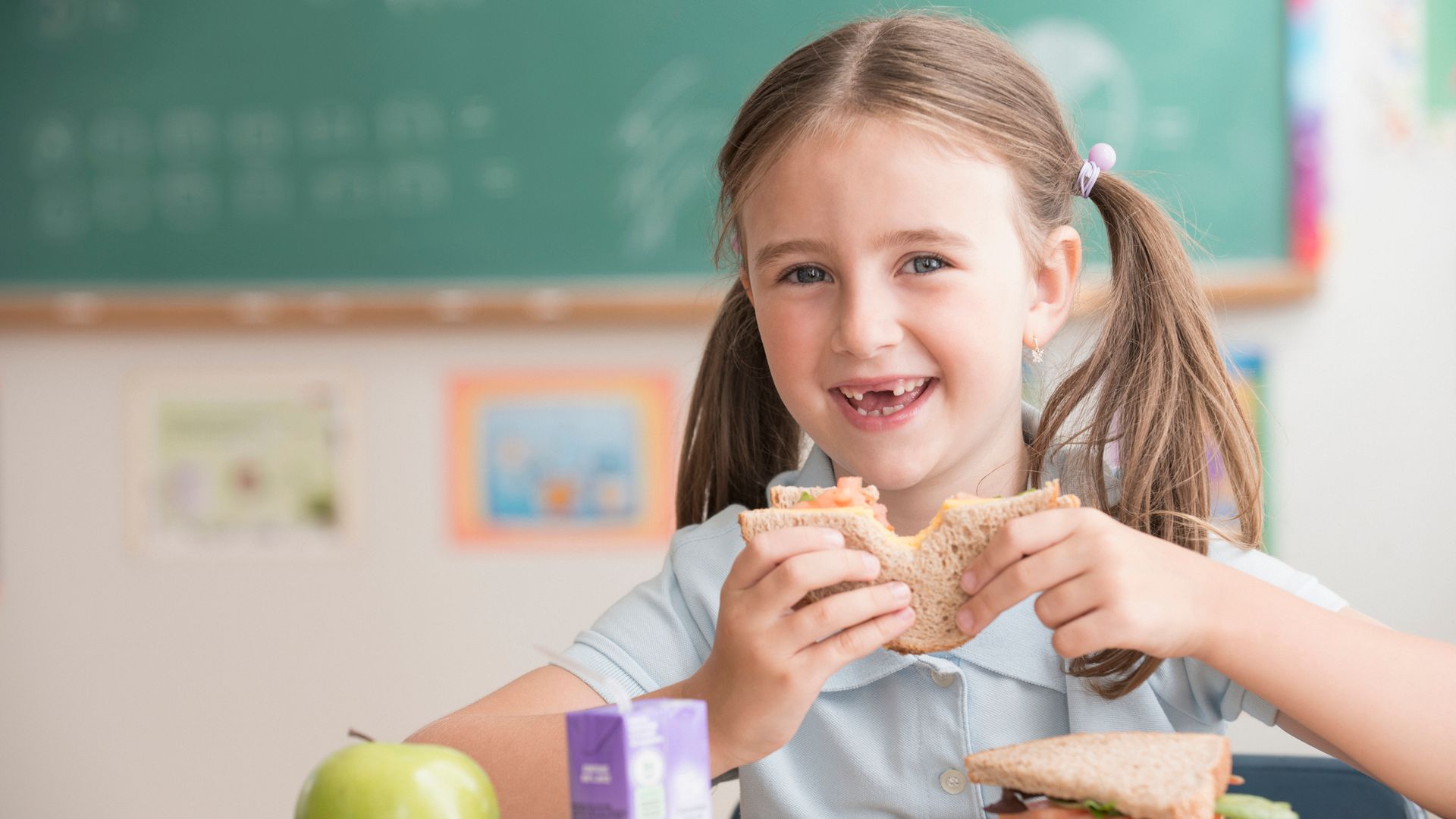 Elena Pérez y María Hernández-Alcalá, expertas en nutrición, sobre la merienda ideal para los niños: "Lo importante no es la excepción, sino el hábito diario"