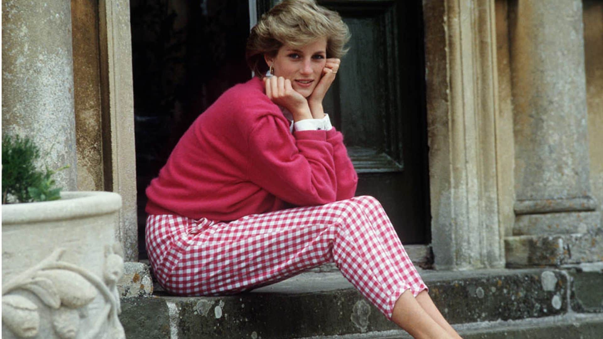 Consigue los pantalones vichy de Diana de Gales y combínalos con todas tus sandalias