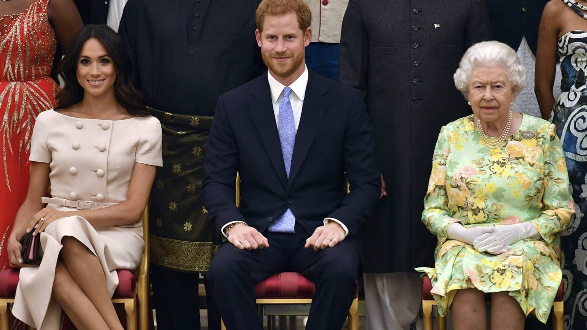 Isabel II escenifica su 'reconciliación' con los duques de Sussex