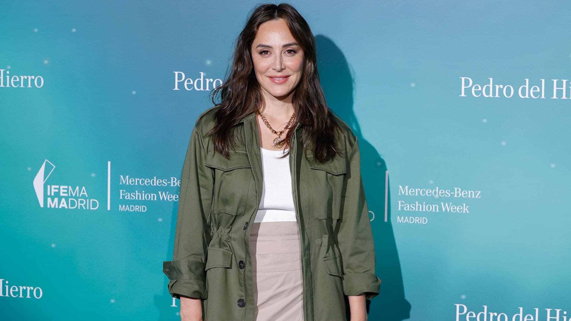 Tamara Falcó adelanta la primavera con su look de tendencia: una sahariana y falda cruzada