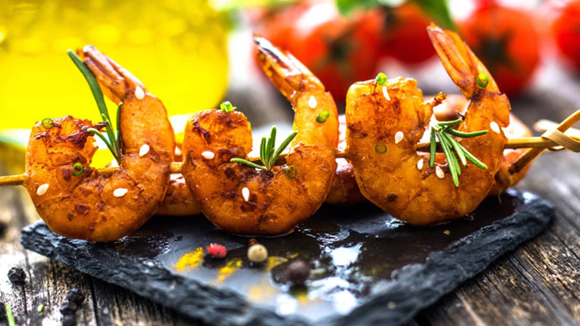 Brocheta de gambas marinadas en soja y miel