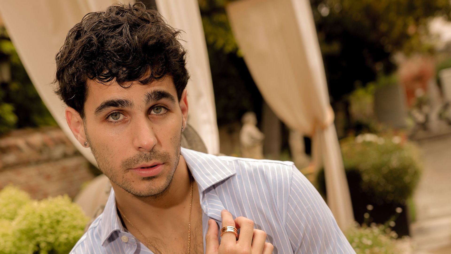 El gran sueño de Mauricio Abad, protagonista de 'La Encrucijada': “Me gustaría trabajar con Pedro Almodóvar y Antonio Banderas”