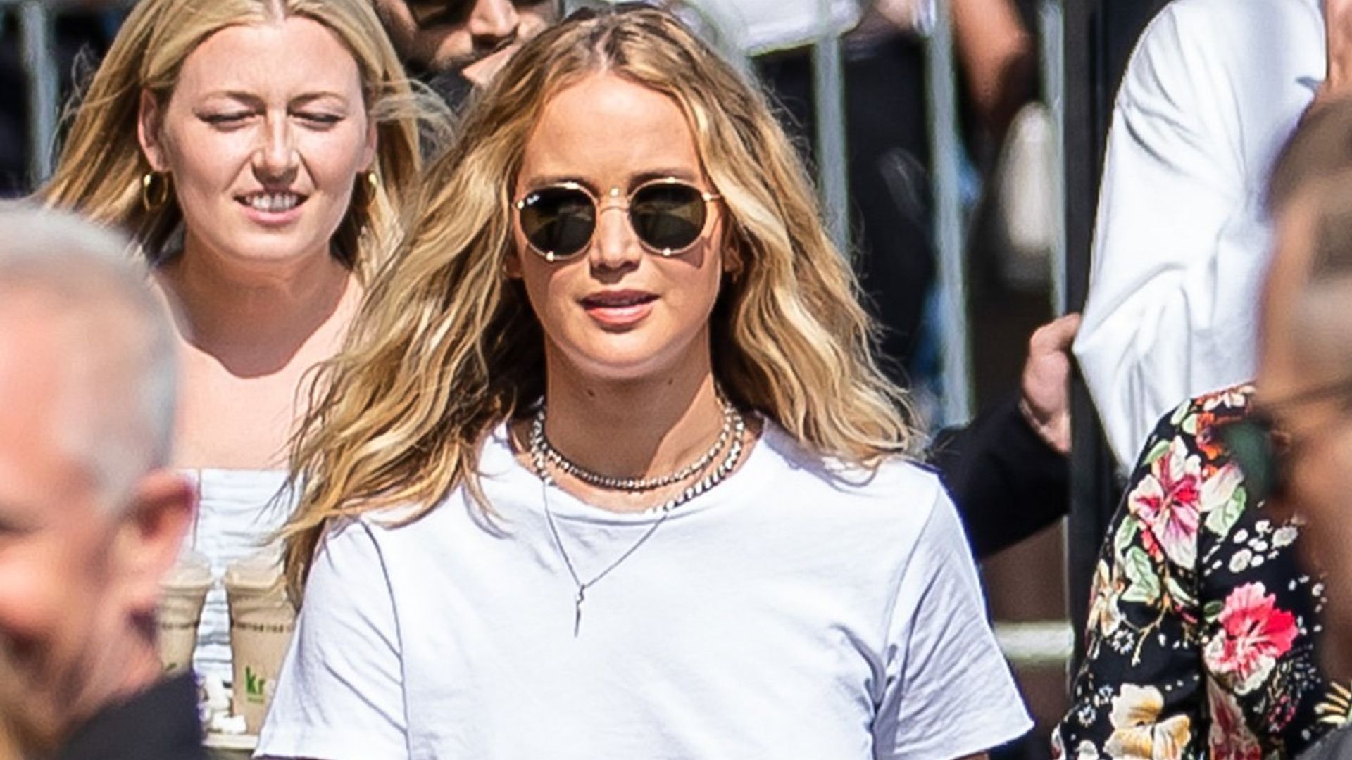 Jennifer Lawrence y su marido, Cooke Maroney, seis meses desaparecidos, un paseo por Manhattan… y el mismo estilo
