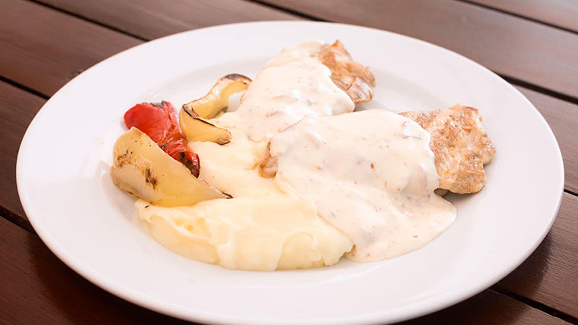 Pollo en salsa blanca