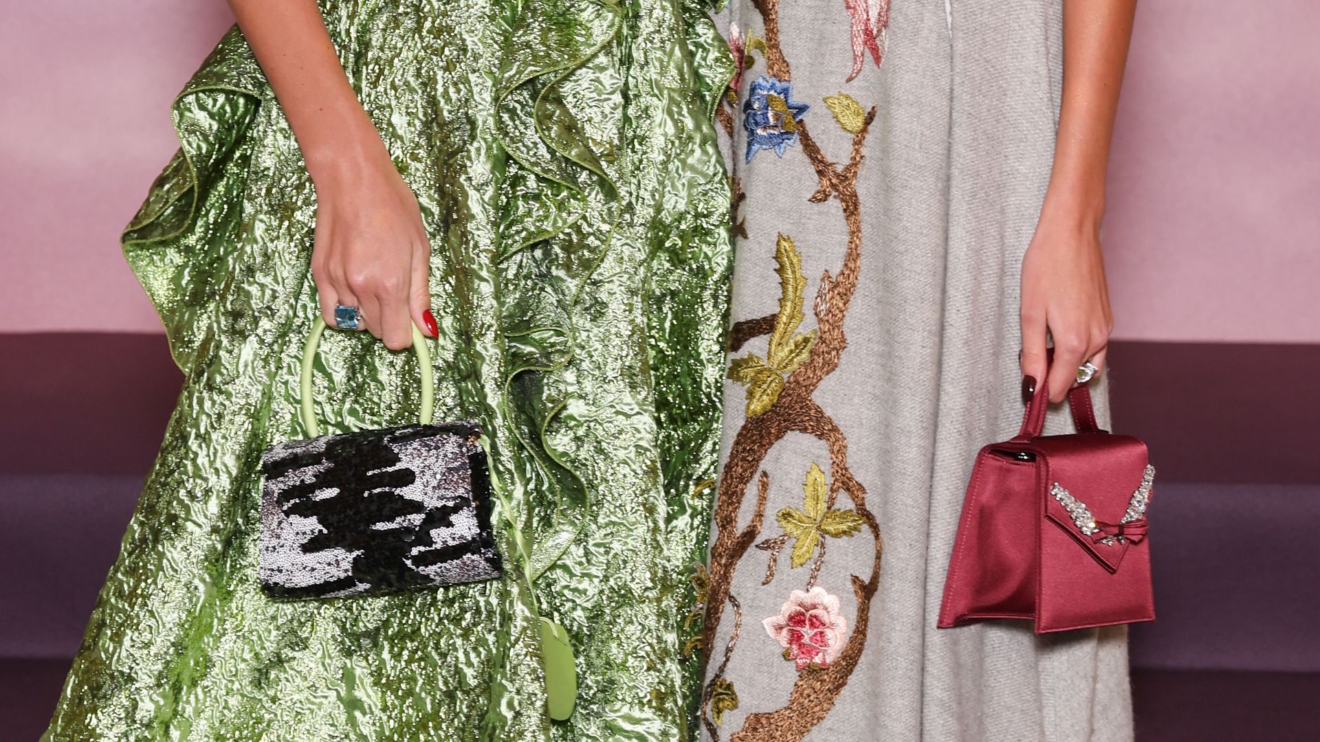 Maria Carolina y Maria Chiara de Borbón-Dos Sicilias en la premiere de Bridgerton 