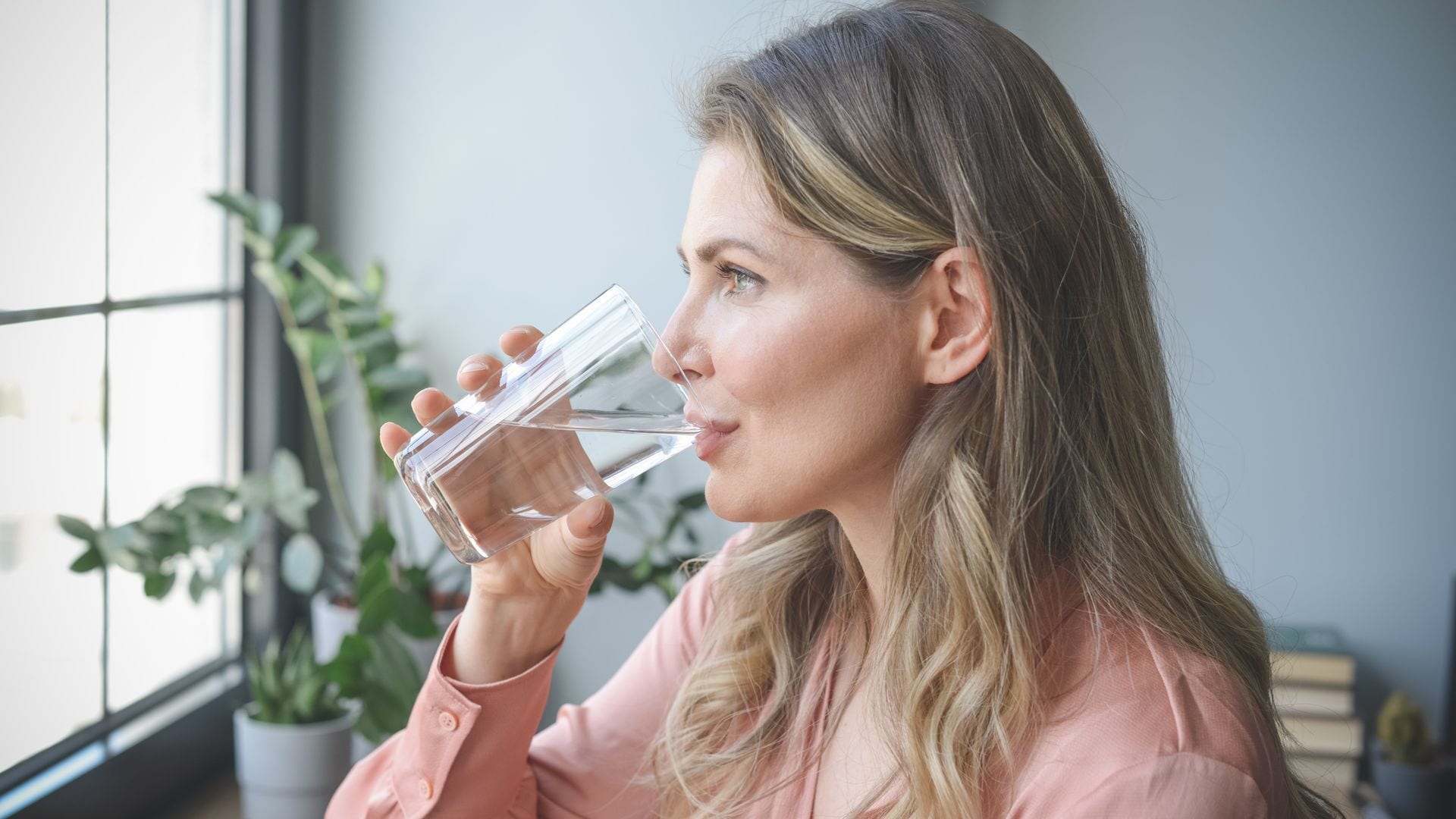 Un médico te explica por qué tienes más cistitis en la menopausia
