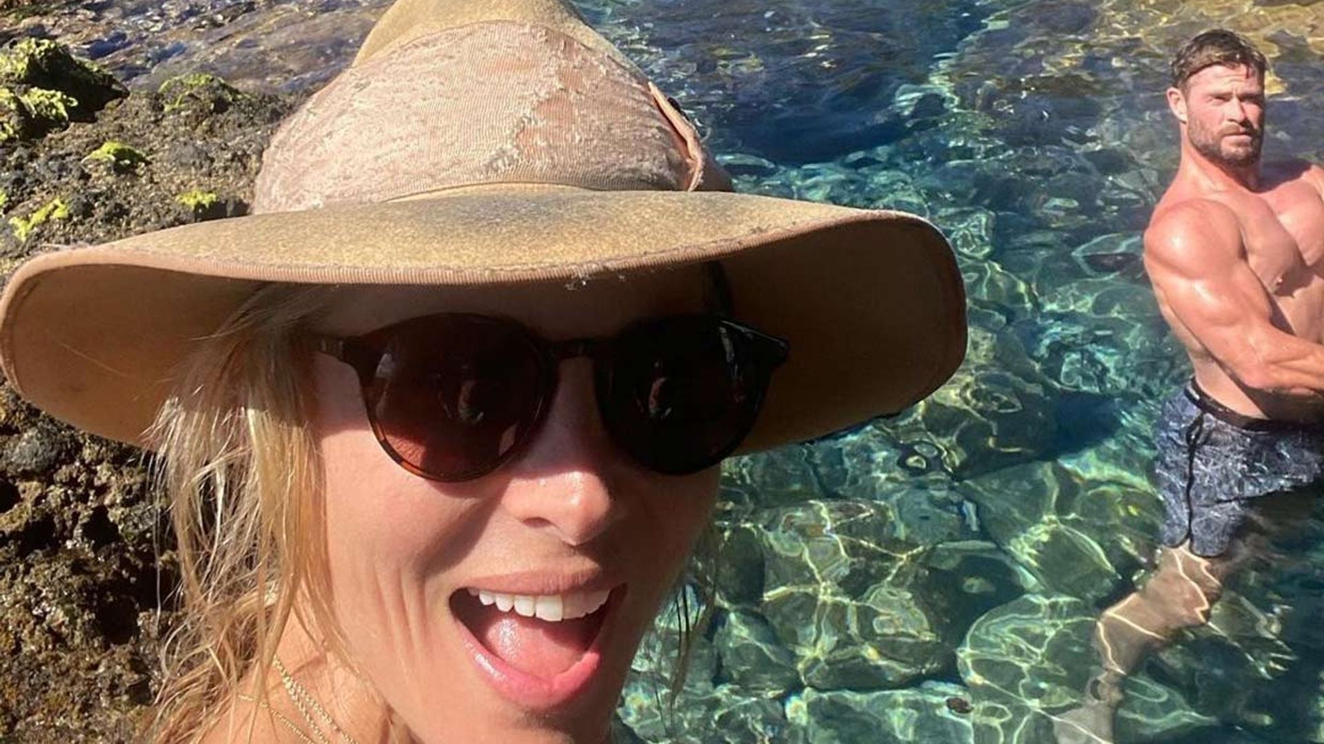 Elsa Pataky hace una divertida foto ¿posada o robada? a su marido
